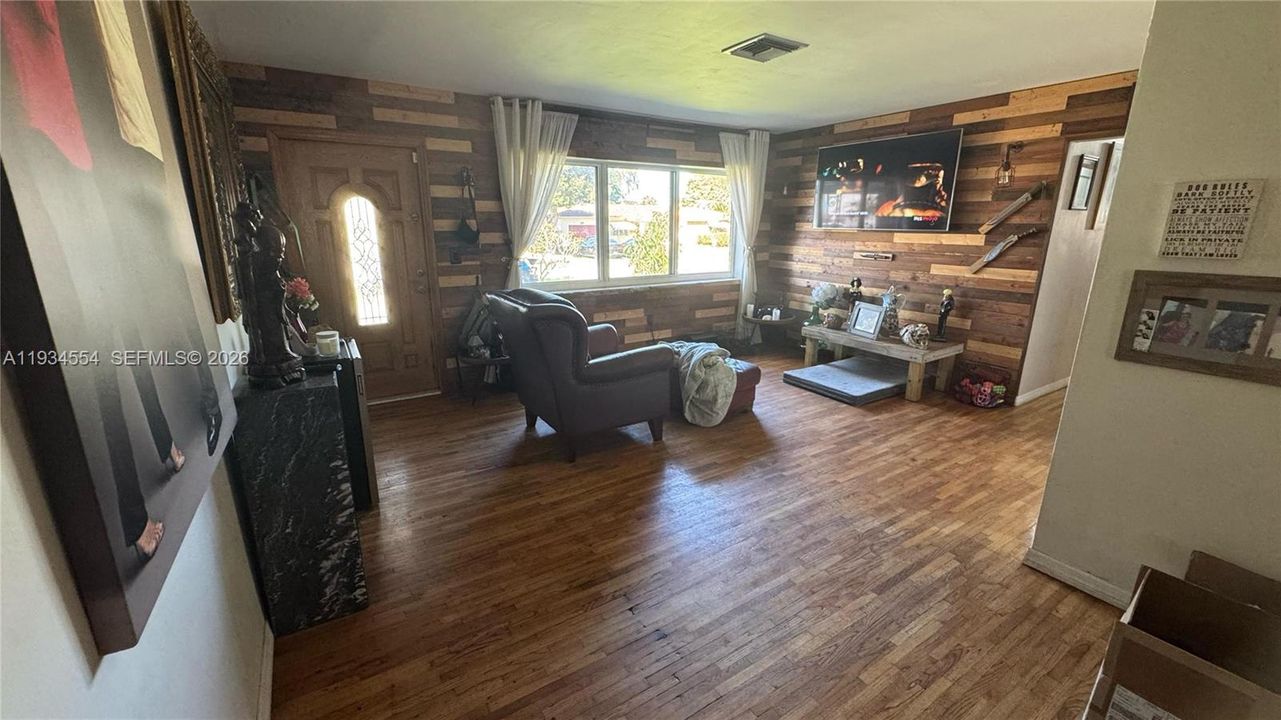 For Sale: $729,900 (3 beds, 2 baths, 1940 Square Feet)