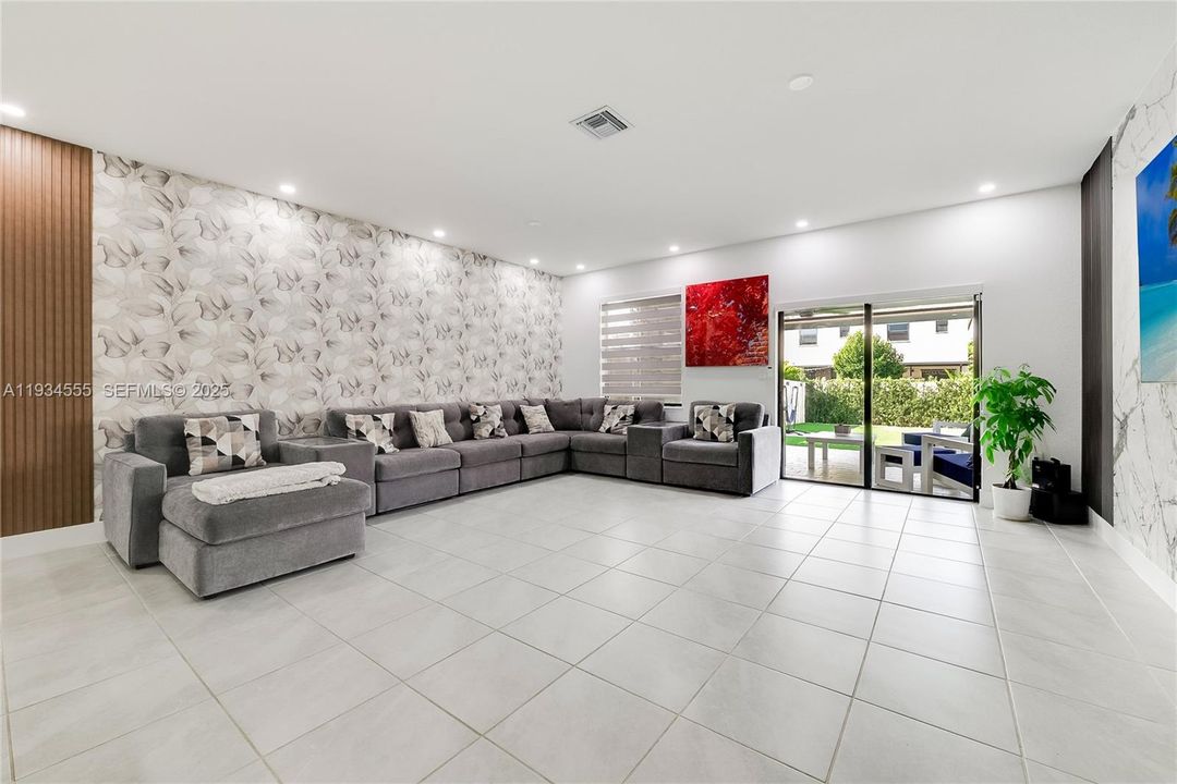 En Venta: $515,000 (4 camas, 3 baños, 1936 Pies cuadrados)