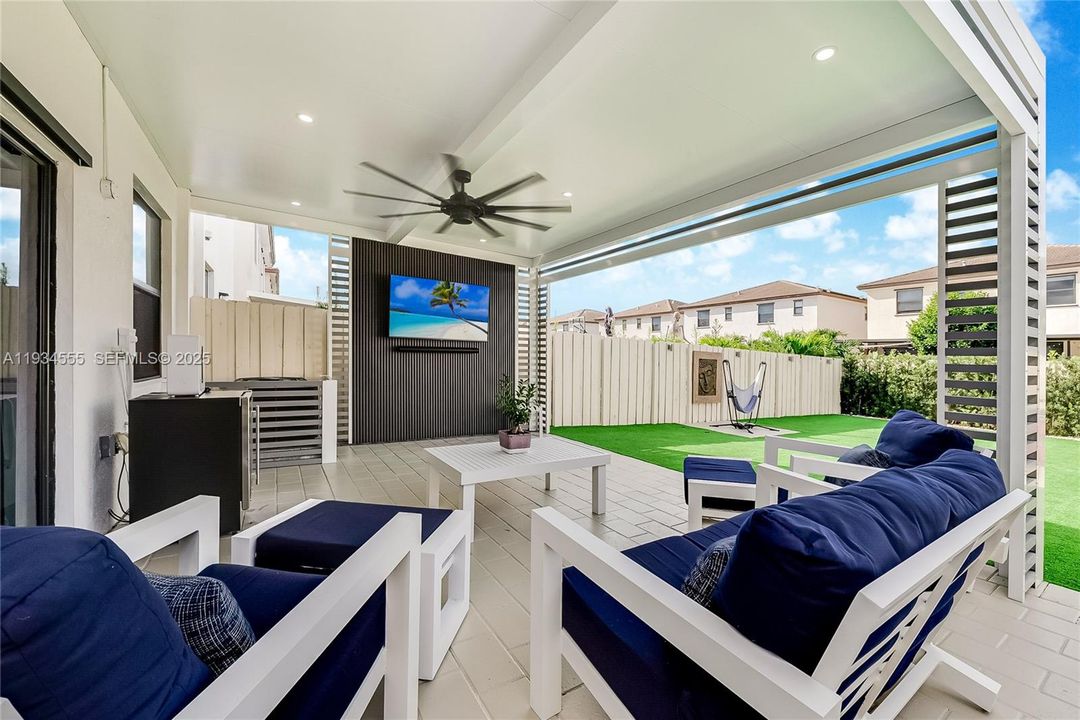 En Venta: $515,000 (4 camas, 3 baños, 1936 Pies cuadrados)