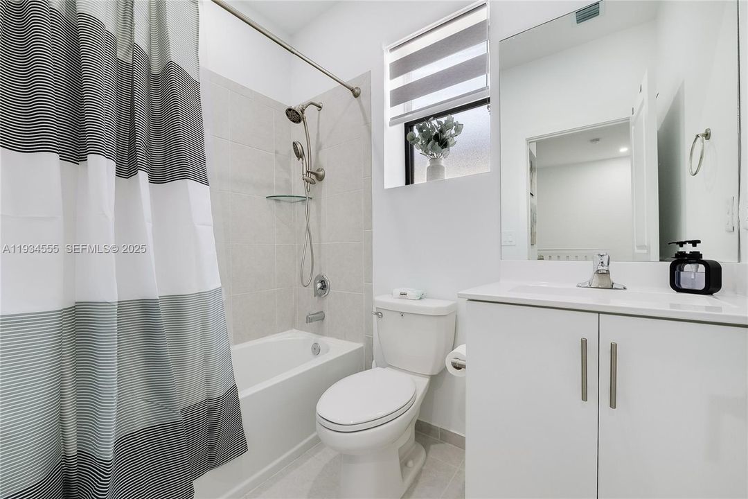 En Venta: $515,000 (4 camas, 3 baños, 1936 Pies cuadrados)