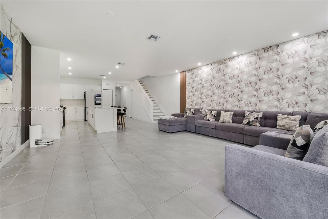 En Venta: $515,000 (4 camas, 3 baños, 1936 Pies cuadrados)