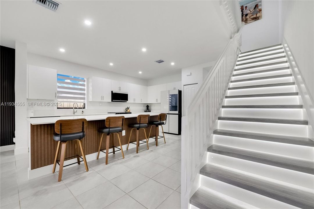 En Venta: $515,000 (4 camas, 3 baños, 1936 Pies cuadrados)