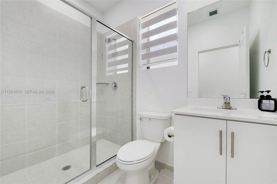 En Venta: $515,000 (4 camas, 3 baños, 1936 Pies cuadrados)