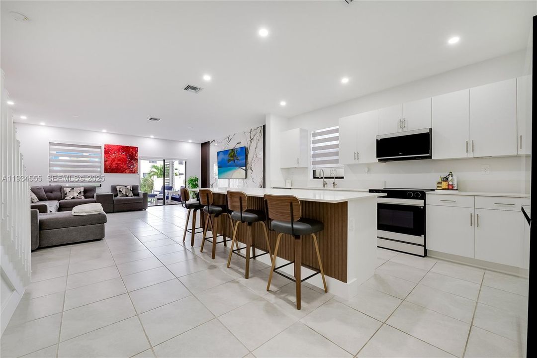 En Venta: $515,000 (4 camas, 3 baños, 1936 Pies cuadrados)