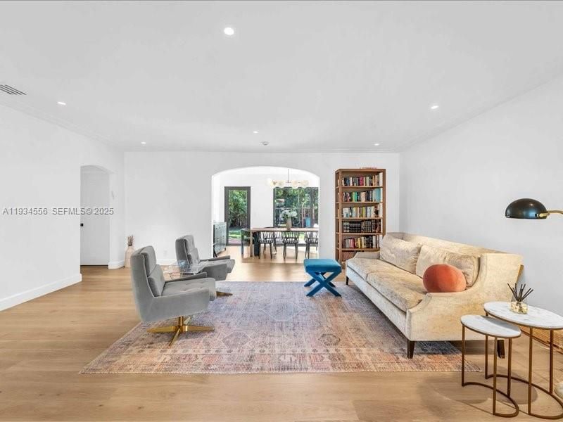 For Rent: $13,000 (3 beds, 3 baths, 2028 Square Feet)