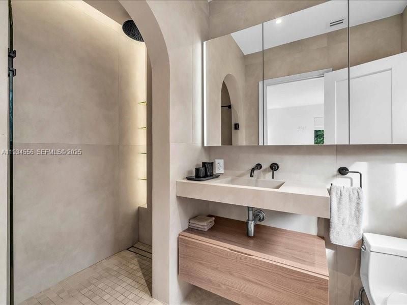 For Rent: $13,000 (3 beds, 3 baths, 2028 Square Feet)