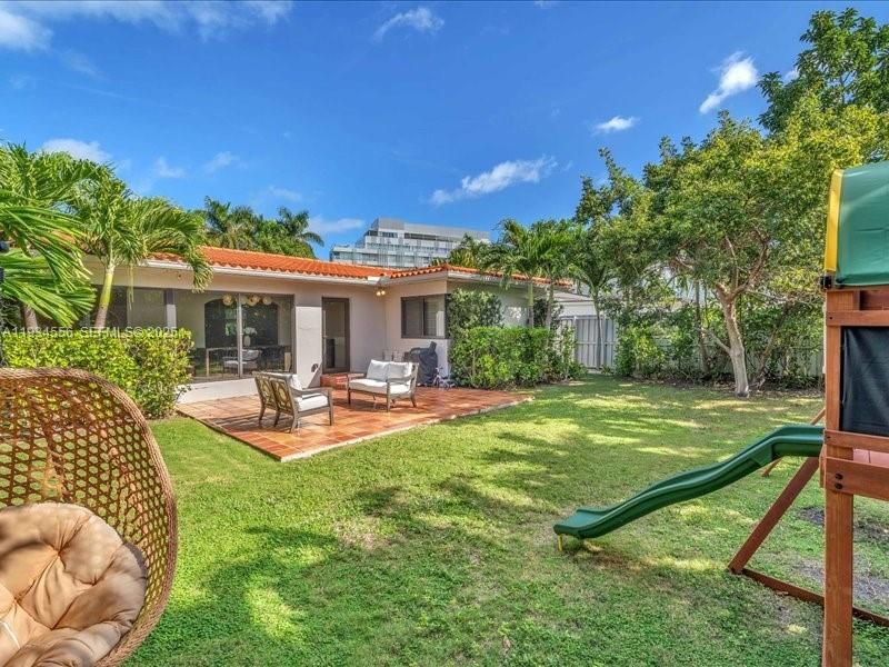 For Rent: $13,000 (3 beds, 3 baths, 2028 Square Feet)