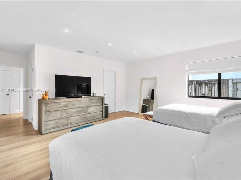 For Rent: $13,000 (3 beds, 3 baths, 2028 Square Feet)