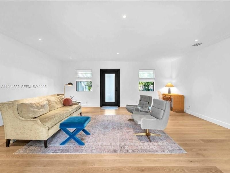 For Rent: $13,000 (3 beds, 3 baths, 2028 Square Feet)