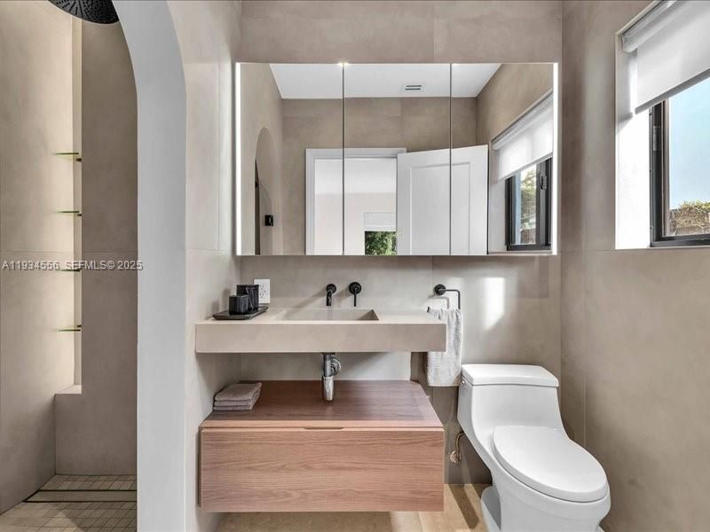 For Rent: $13,000 (3 beds, 3 baths, 2028 Square Feet)