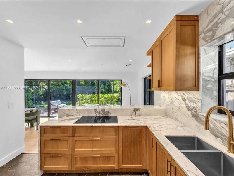 For Rent: $13,000 (3 beds, 3 baths, 2028 Square Feet)