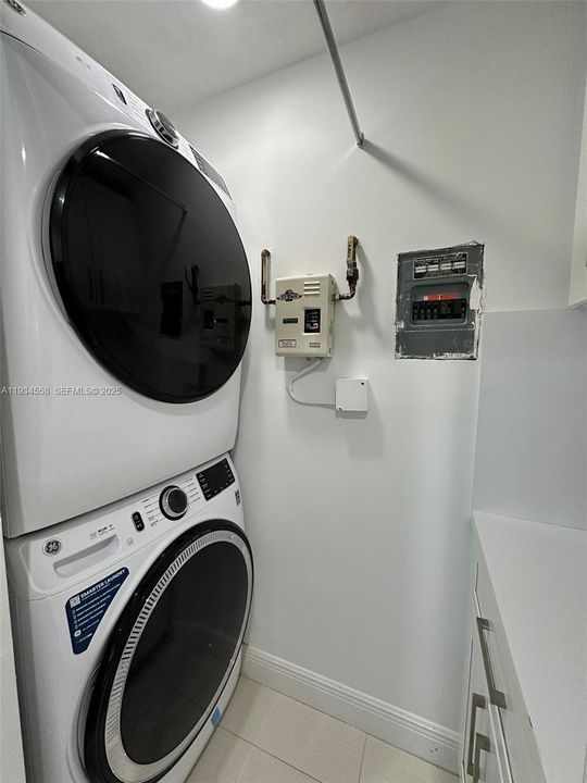 В аренду: $7,250 (4 спален, 3 ванн, 2301 Квадратных фут)