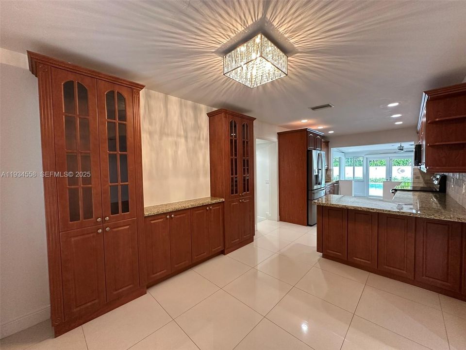 В аренду: $7,250 (4 спален, 3 ванн, 2301 Квадратных фут)