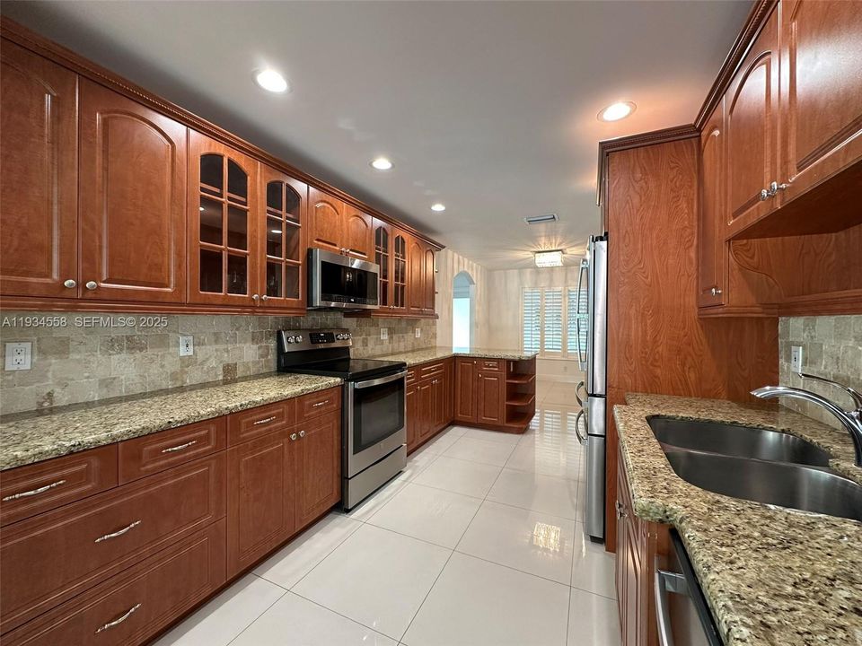 В аренду: $7,250 (4 спален, 3 ванн, 2301 Квадратных фут)