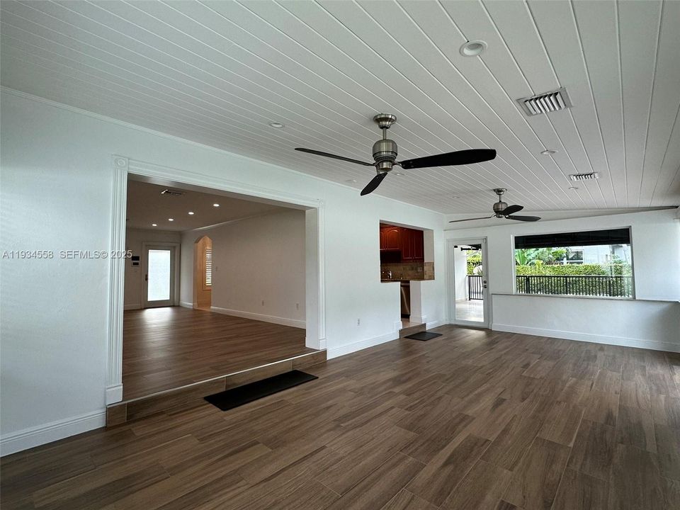 В аренду: $7,250 (4 спален, 3 ванн, 2301 Квадратных фут)