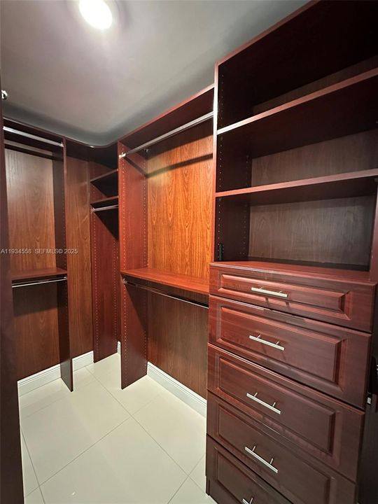 В аренду: $7,250 (4 спален, 3 ванн, 2301 Квадратных фут)