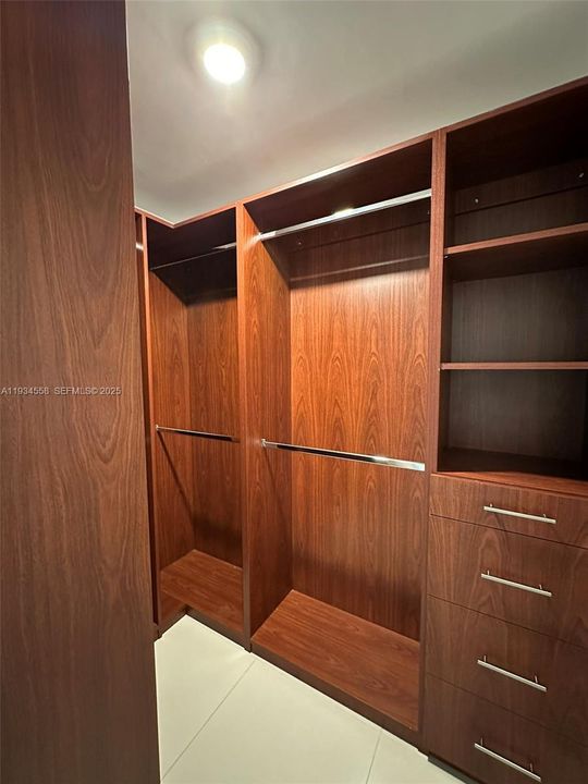 В аренду: $7,250 (4 спален, 3 ванн, 2301 Квадратных фут)