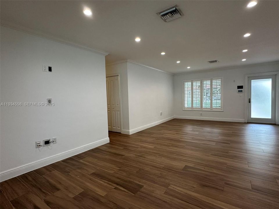 В аренду: $7,250 (4 спален, 3 ванн, 2301 Квадратных фут)