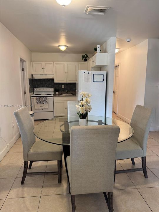 For Sale: $385,000 (3 beds, 1 baths, 1050 Square Feet)