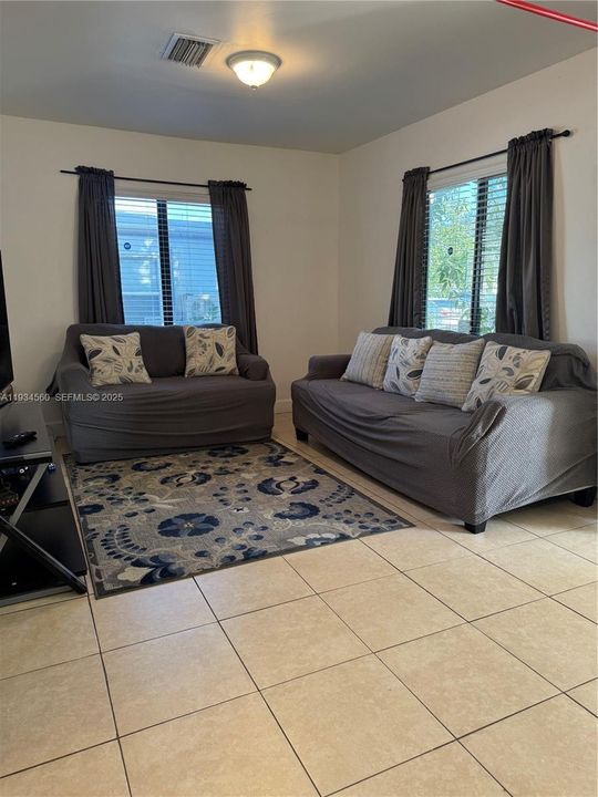 For Sale: $385,000 (3 beds, 1 baths, 1050 Square Feet)