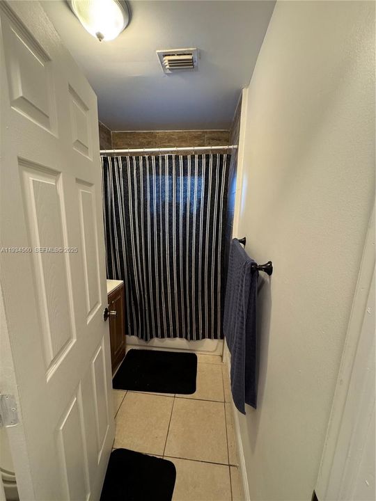 For Sale: $385,000 (3 beds, 1 baths, 1050 Square Feet)