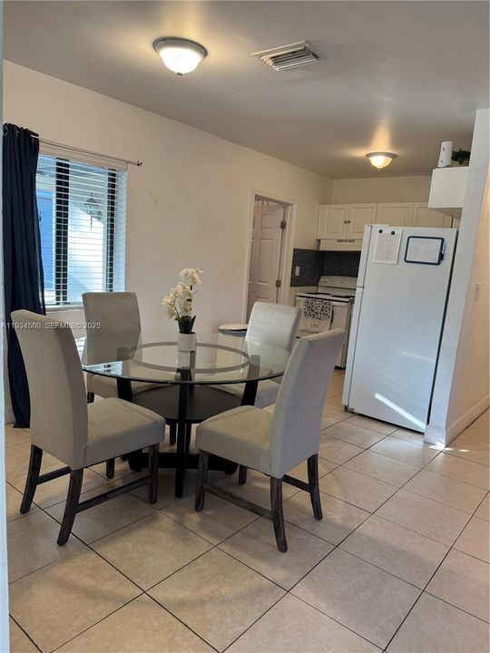 For Sale: $385,000 (3 beds, 1 baths, 1050 Square Feet)