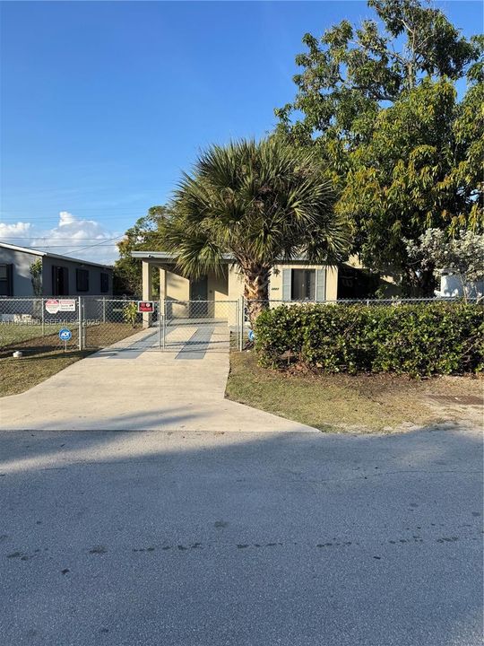 For Sale: $385,000 (3 beds, 1 baths, 1050 Square Feet)