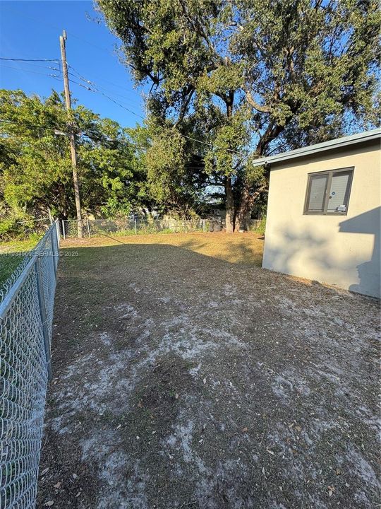 For Sale: $385,000 (3 beds, 1 baths, 1050 Square Feet)