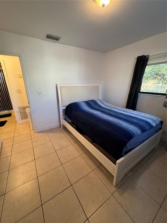 For Sale: $385,000 (3 beds, 1 baths, 1050 Square Feet)