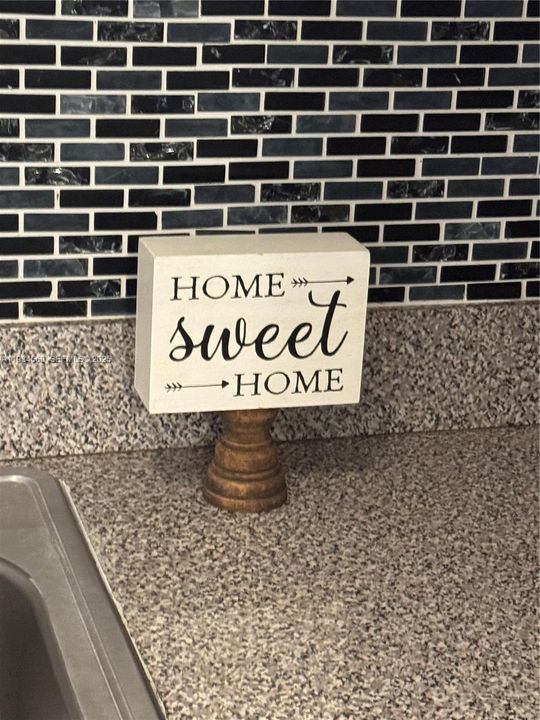 For Sale: $385,000 (3 beds, 1 baths, 1050 Square Feet)