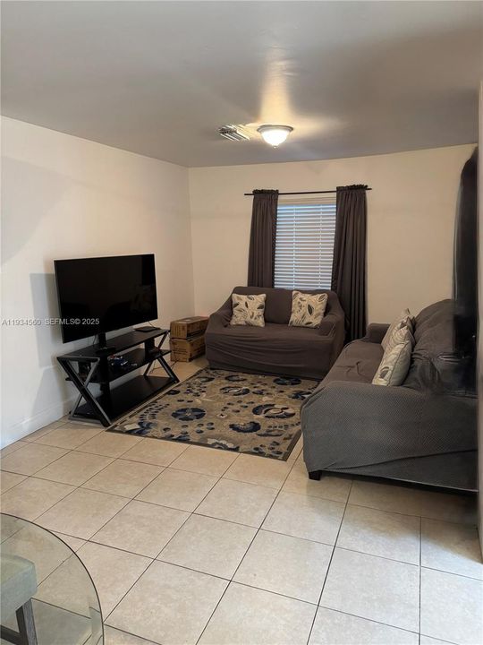 For Sale: $385,000 (3 beds, 1 baths, 1050 Square Feet)