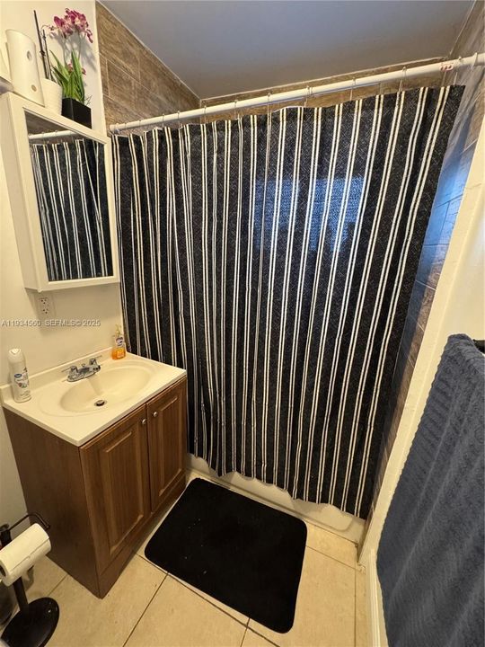 For Sale: $385,000 (3 beds, 1 baths, 1050 Square Feet)