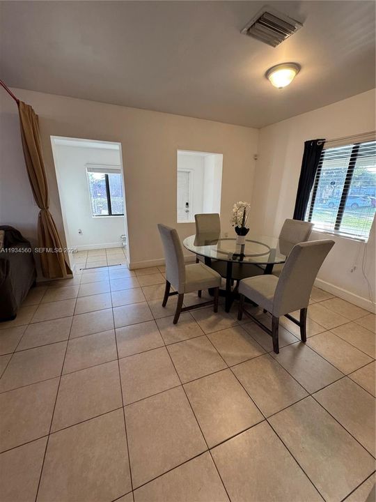 For Sale: $385,000 (3 beds, 1 baths, 1050 Square Feet)