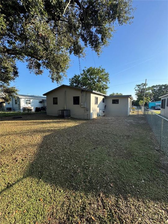 For Sale: $385,000 (3 beds, 1 baths, 1050 Square Feet)