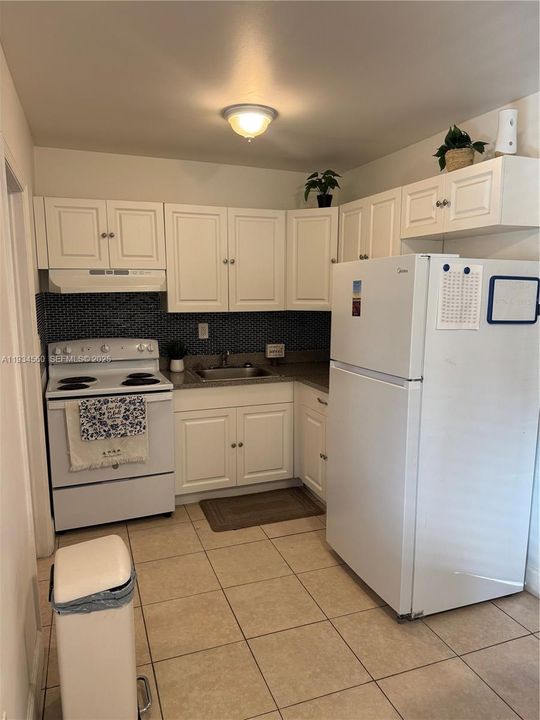 For Sale: $385,000 (3 beds, 1 baths, 1050 Square Feet)