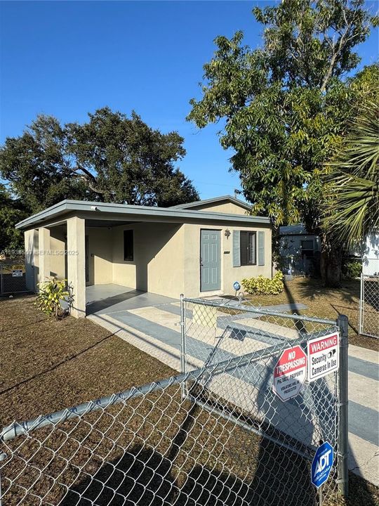 For Sale: $385,000 (3 beds, 1 baths, 1050 Square Feet)