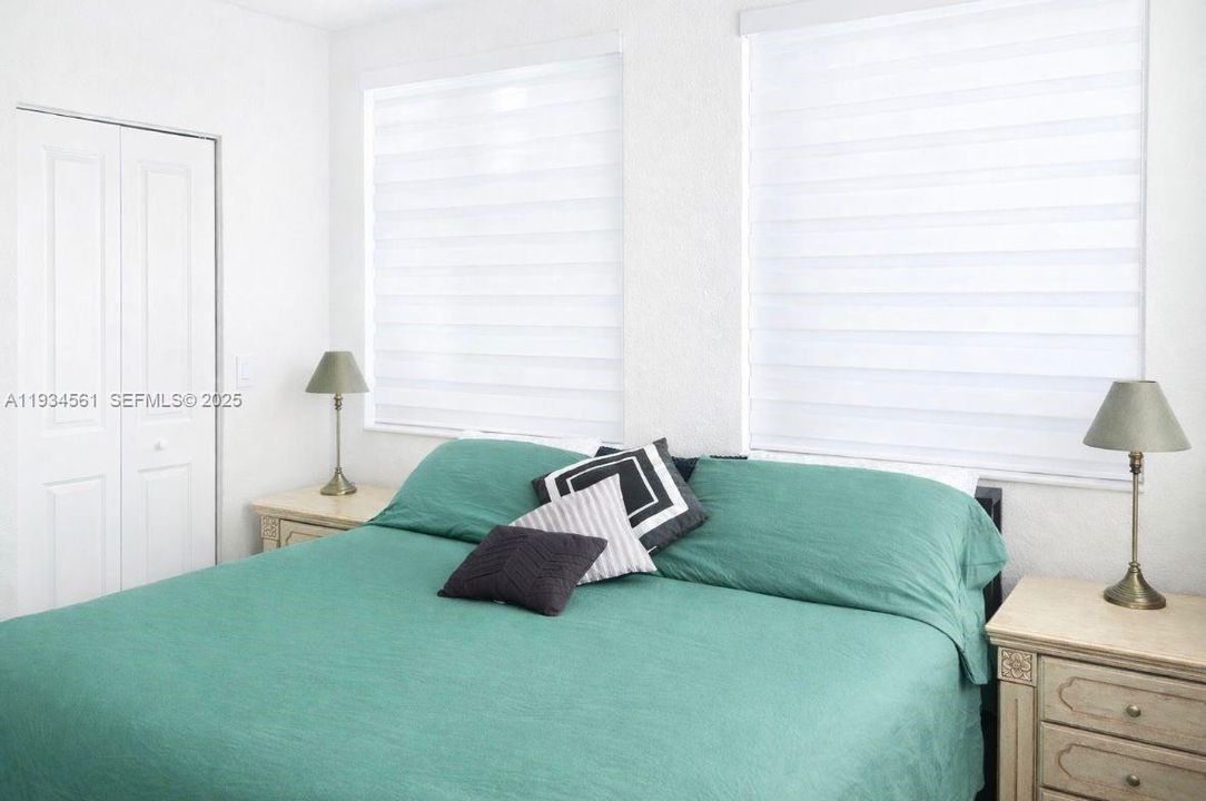 出租: $3,200 (4 贝兹, 3 浴室, 1892 平方英尺)