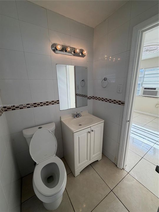 For Rent: $1,200 (0 beds, 1 baths, 300 Square Feet)