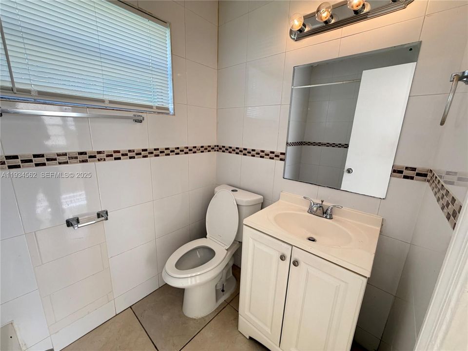 For Rent: $1,200 (0 beds, 1 baths, 300 Square Feet)