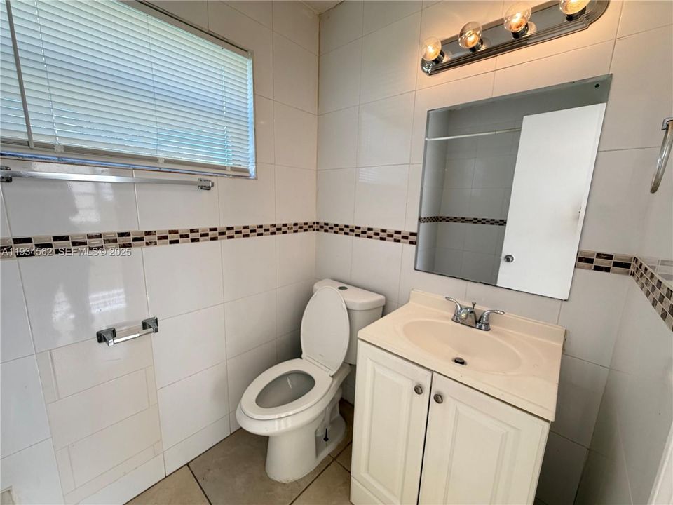 For Rent: $1,200 (0 beds, 1 baths, 300 Square Feet)