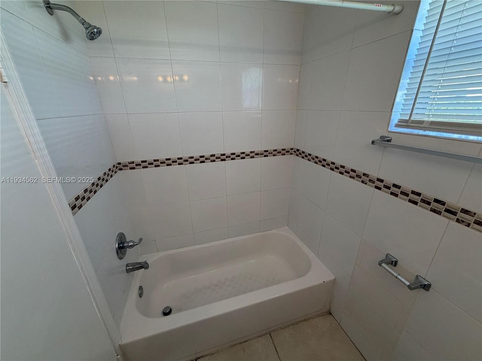 For Rent: $1,200 (0 beds, 1 baths, 300 Square Feet)