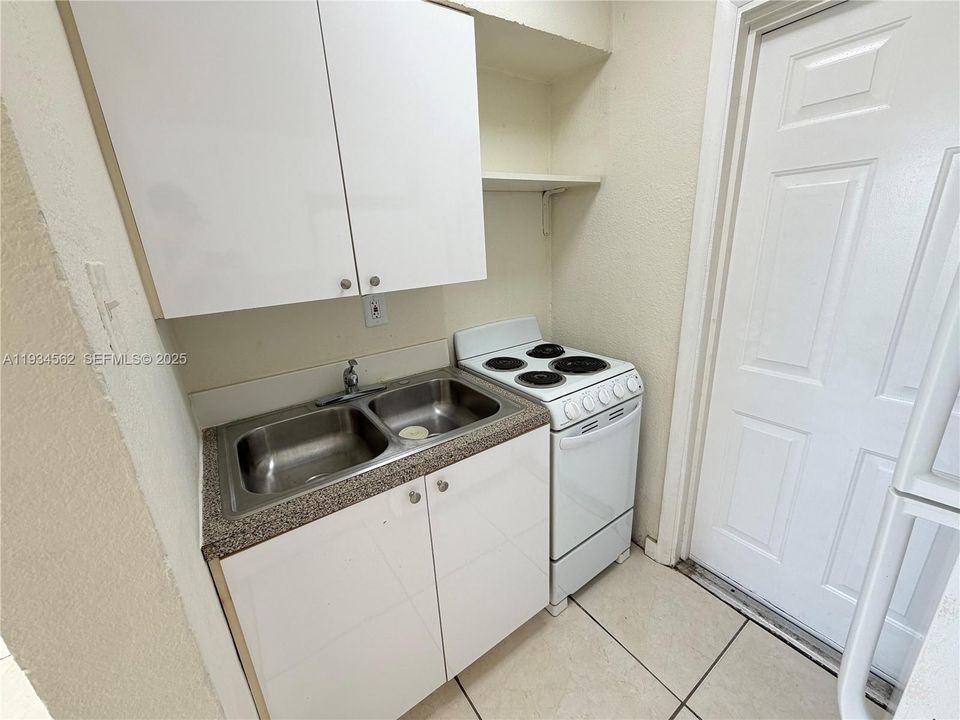 For Rent: $1,200 (0 beds, 1 baths, 300 Square Feet)