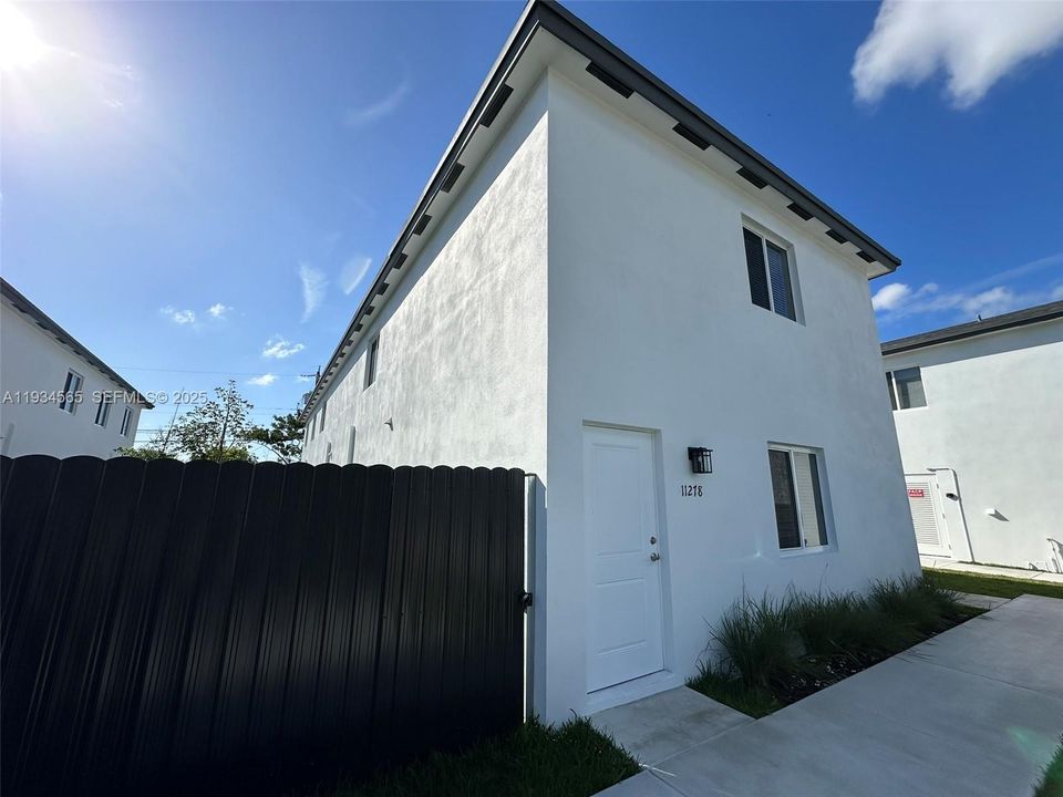 В аренду: $2,975 (3 спален, 2 ванн, 0 Квадратных фут)