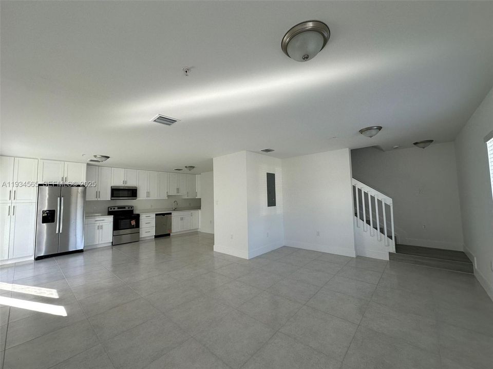 В аренду: $2,975 (3 спален, 2 ванн, 0 Квадратных фут)