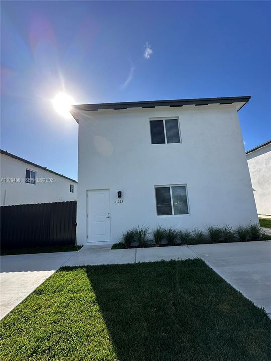 В аренду: $2,975 (3 спален, 2 ванн, 0 Квадратных фут)