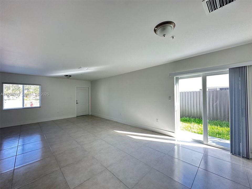 В аренду: $2,975 (3 спален, 2 ванн, 0 Квадратных фут)