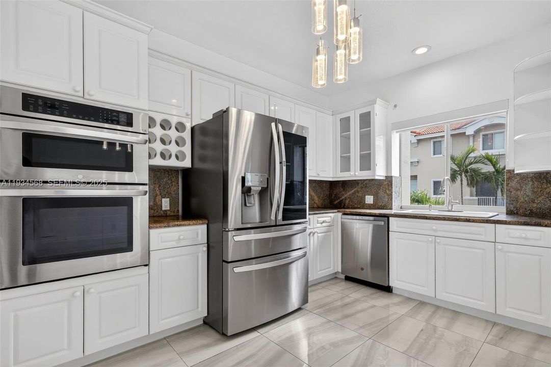 For Sale: $874,999 (4 beds, 3 baths, 2700 Square Feet)