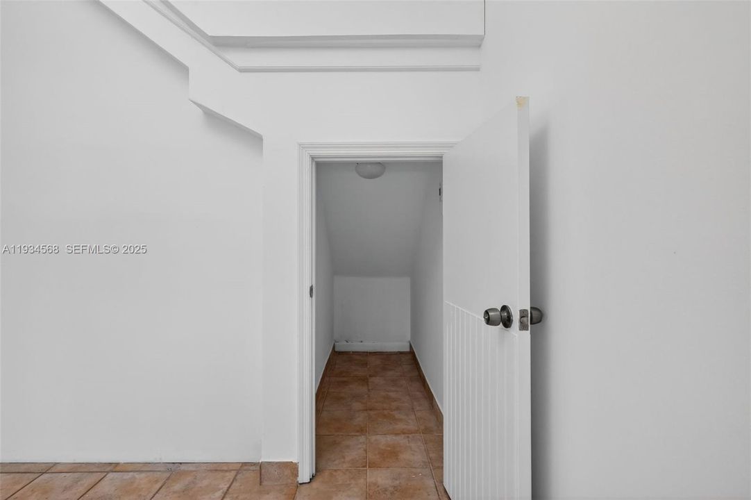 For Sale: $874,999 (4 beds, 3 baths, 2700 Square Feet)