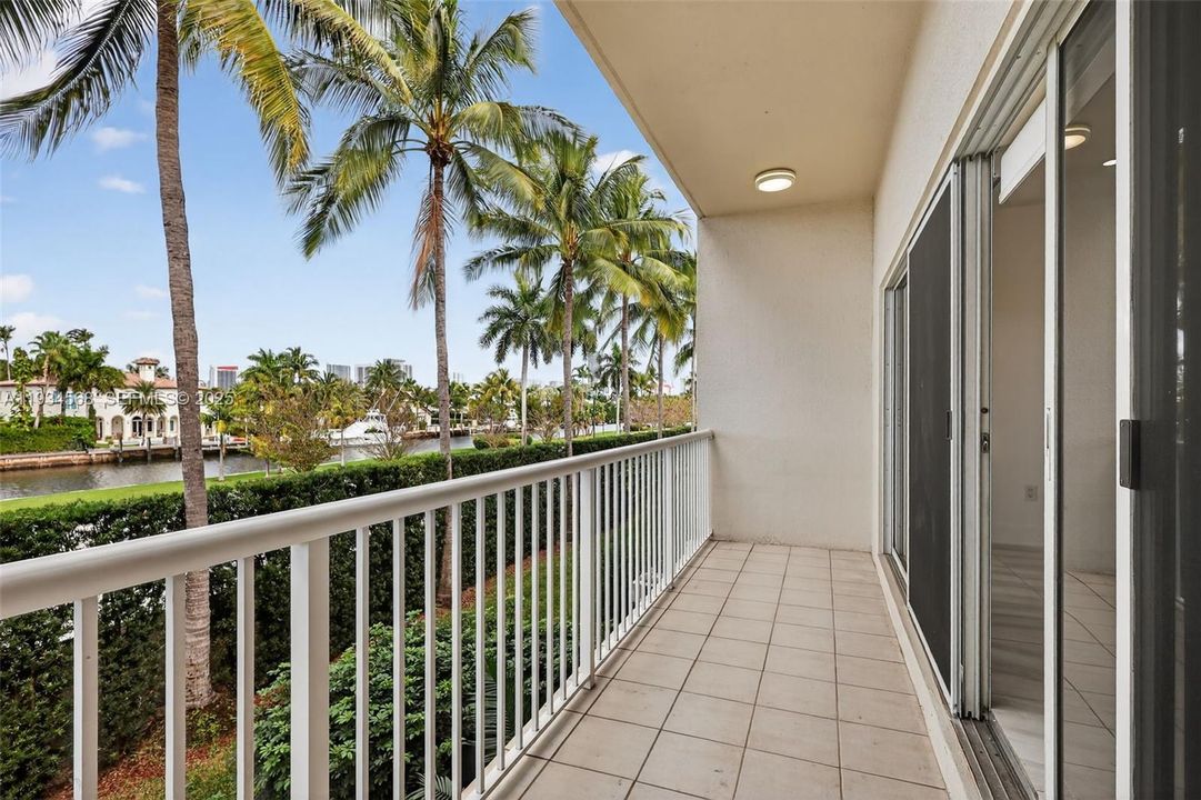 For Sale: $874,999 (4 beds, 3 baths, 2700 Square Feet)