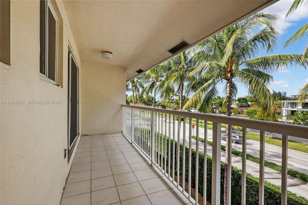 For Sale: $874,999 (4 beds, 3 baths, 2700 Square Feet)